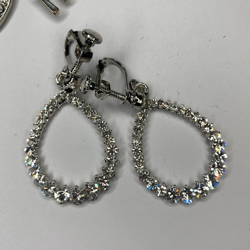 B2) 3 piece Charm jewelry set - Picture 5 of 6